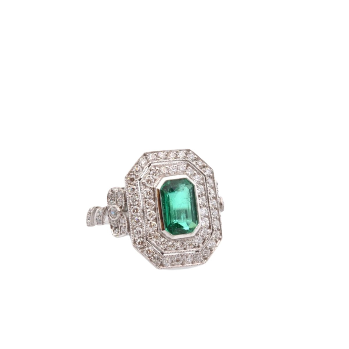 Bague en platine, émeraude et diamants - Castafiore
