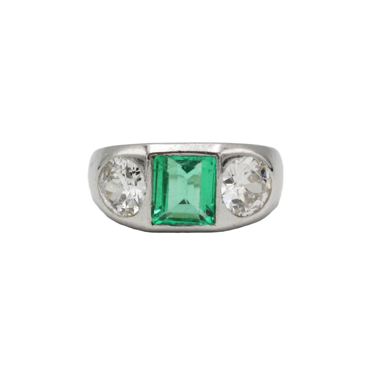 Bague en platine, émeraude et diamants - Castafiore