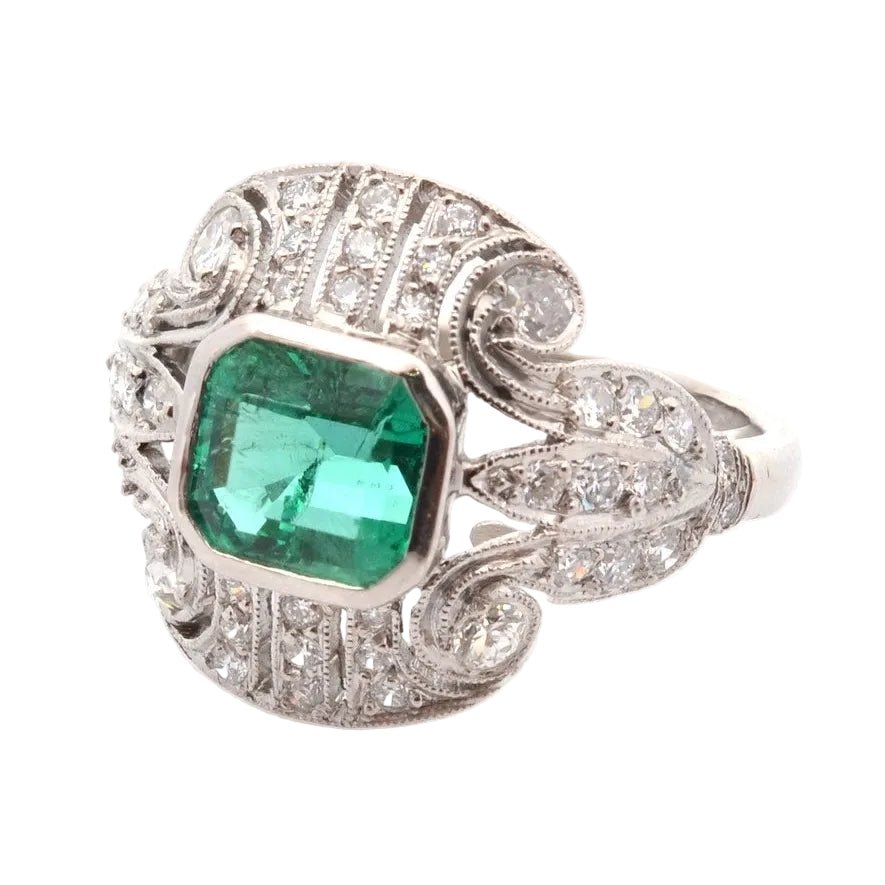 Bague en platine, émeraude et diamants - Castafiore