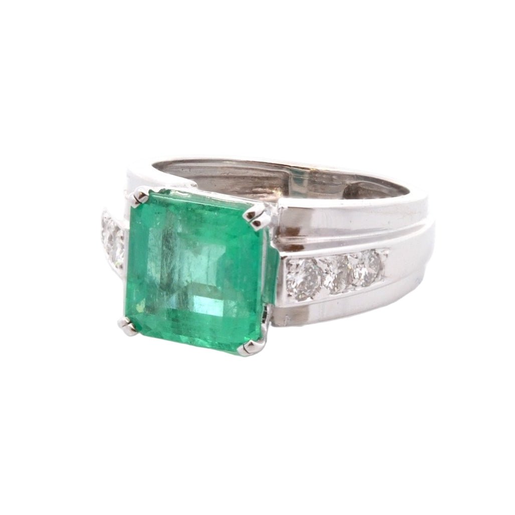 Bague en platine, émeraude, et diamants - Castafiore