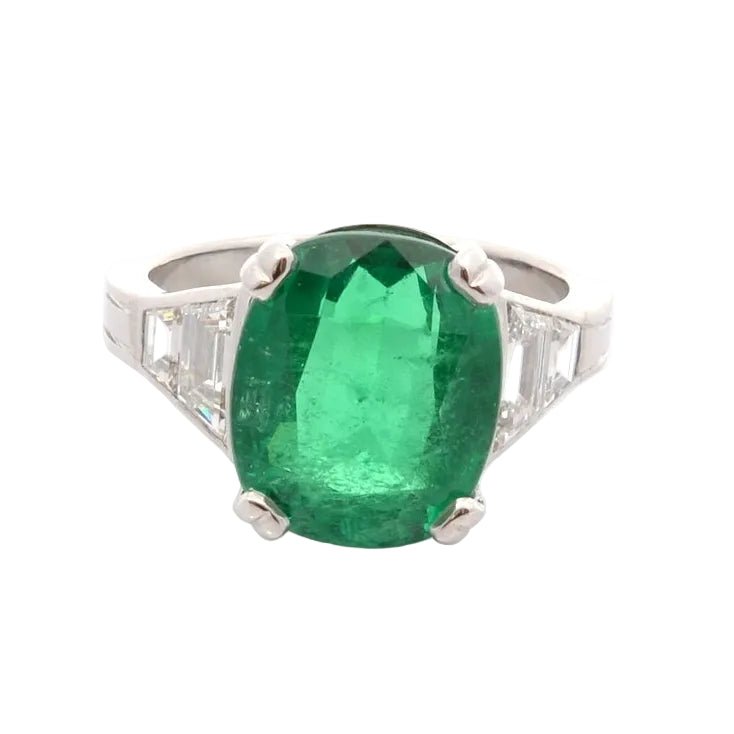 Ring emerald of 6.57cts and diamonds
