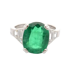Ring emerald of 6.57cts and diamonds