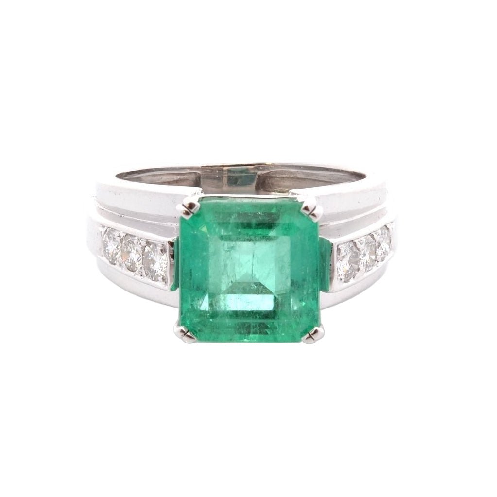 Bague en platine, émeraude, et diamants - Castafiore