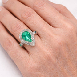 Bague en platine et émeraude - Castafiore