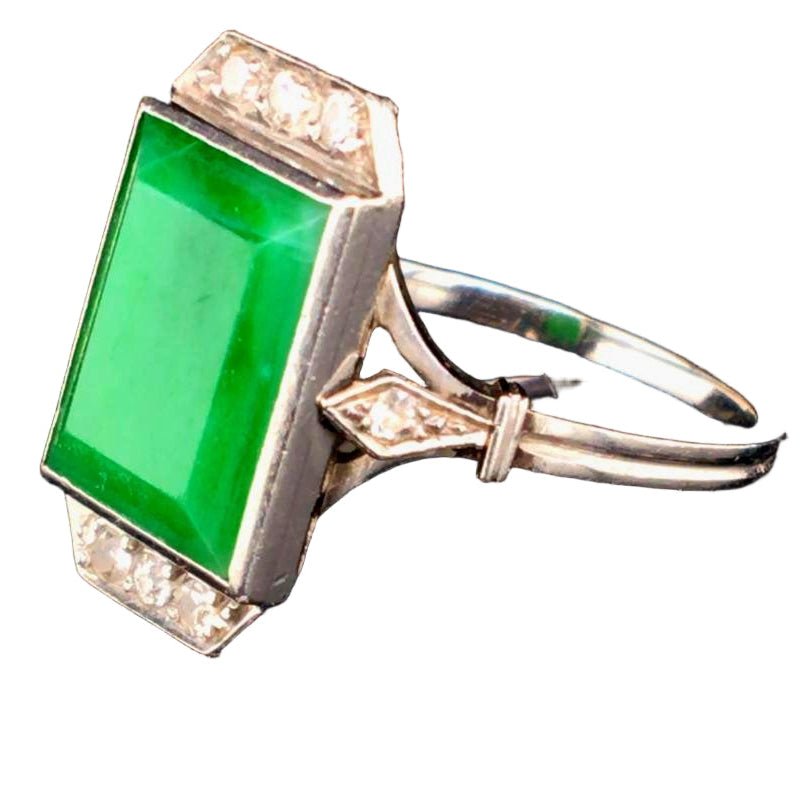 Bague en platine, jade, et diamants - Castafiore