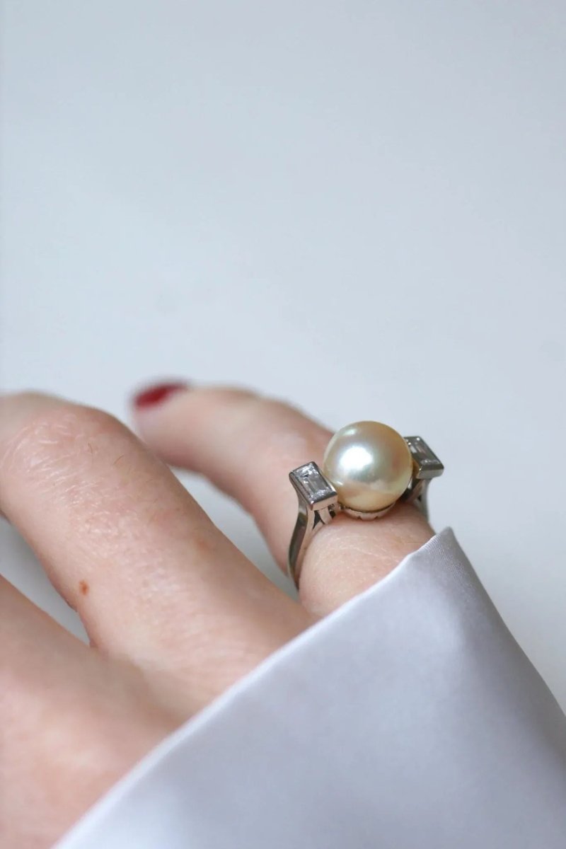 Bague en platine, perle et diamants - Castafiore