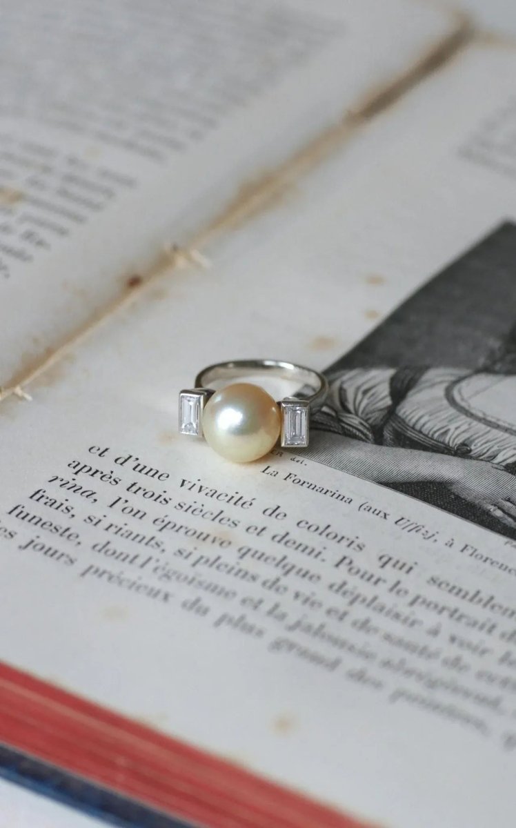 Bague en platine, perle et diamants - Castafiore