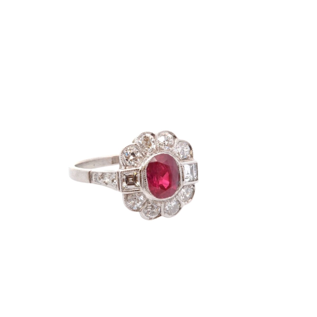 Bague en platine, rubis et diamants - Castafiore