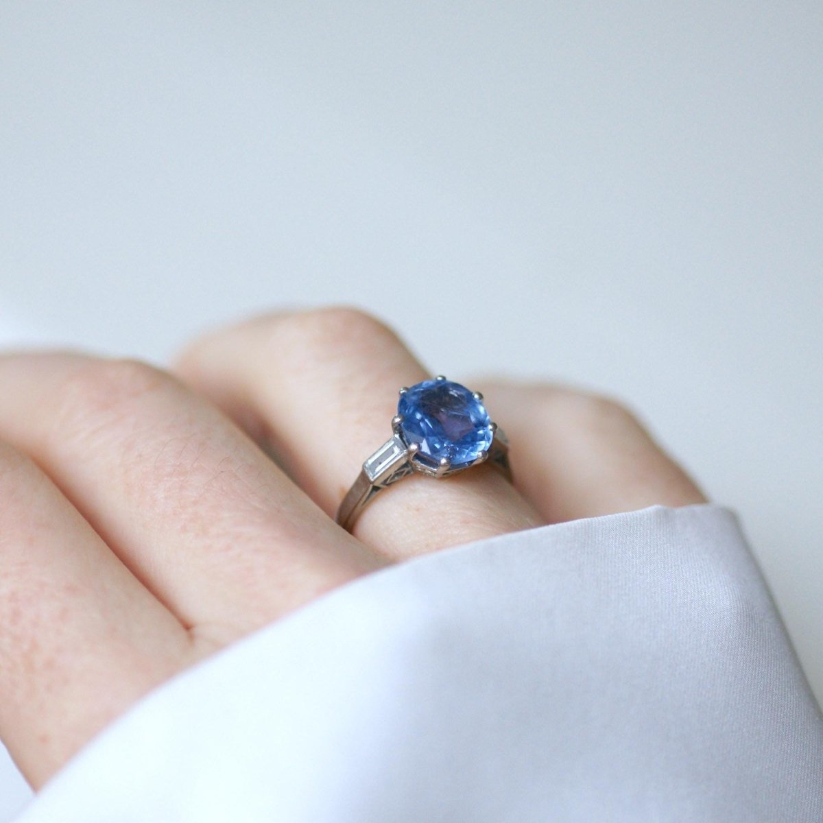 Bague en platine, saphir, et diamants - Castafiore