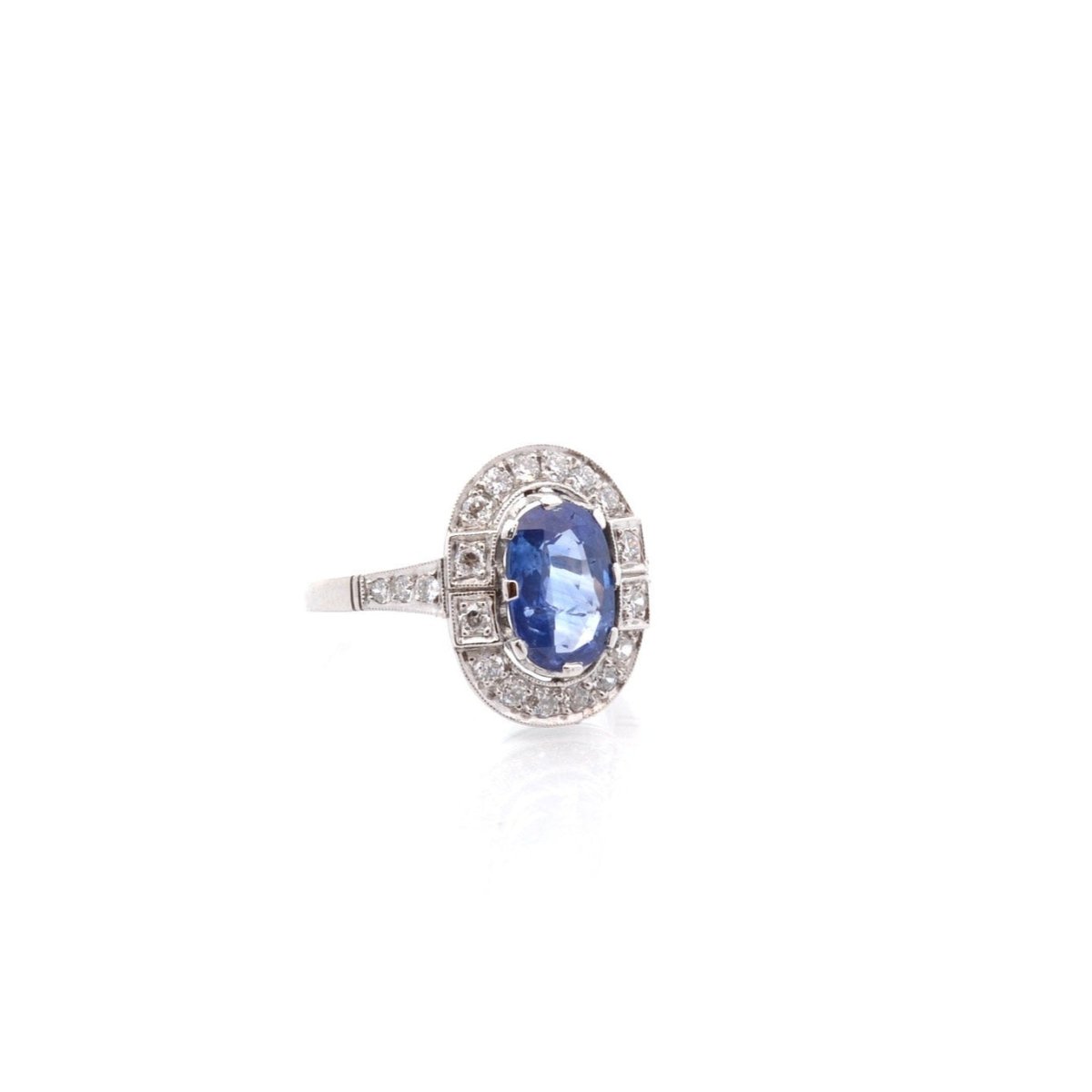 Bague en platine, saphir et diamants - Castafiore