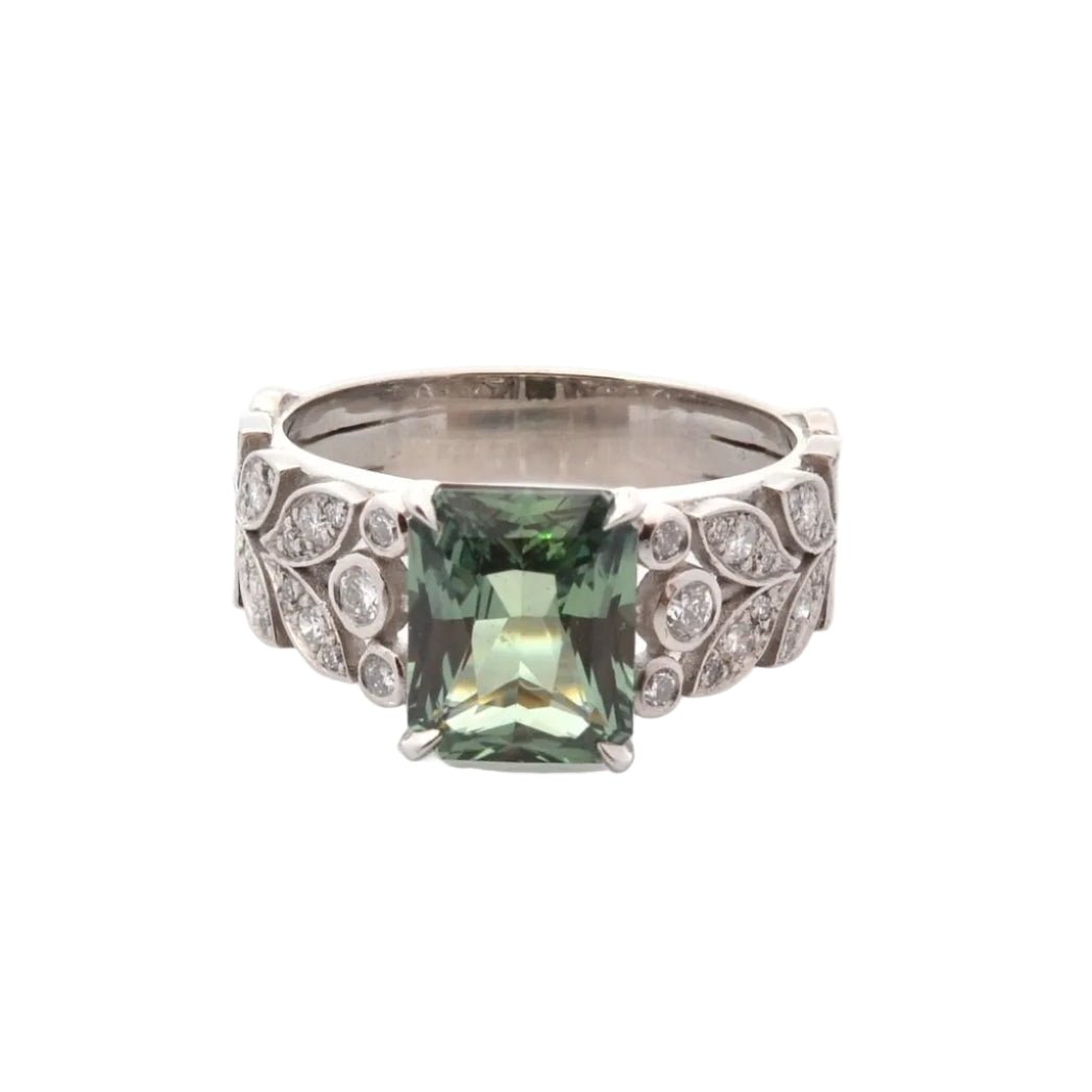 Bague en platine, saphir et diamants - Castafiore