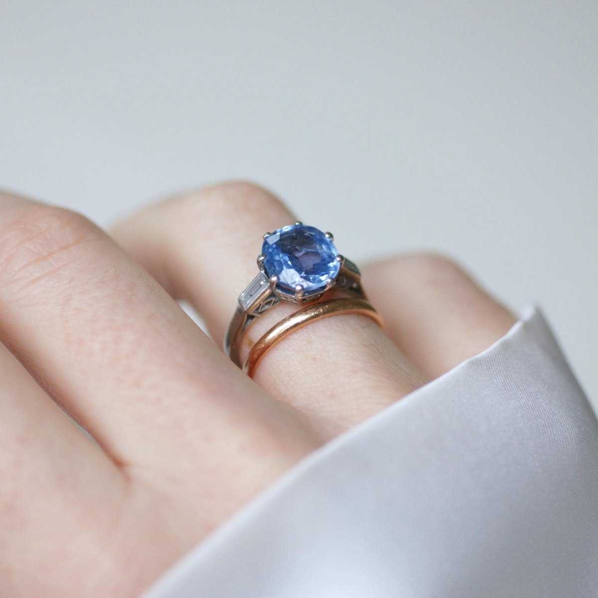 Bague en platine, saphir, et diamants - Castafiore