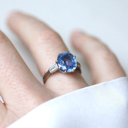 Bague en platine, saphir, et diamants - Castafiore