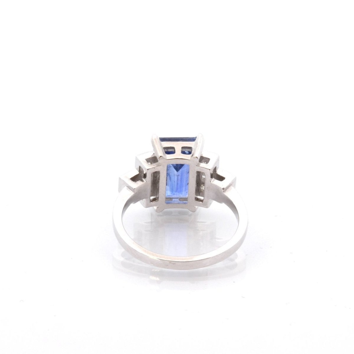 Bague en platine, saphir et diamants - Castafiore