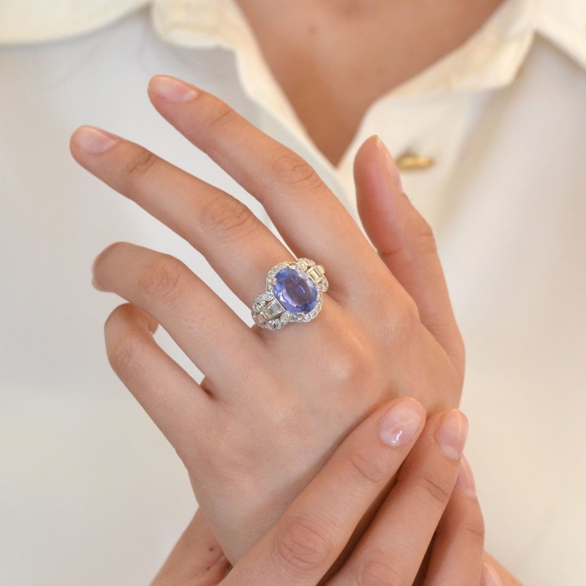 Bague en platine, saphir et diamants - Castafiore