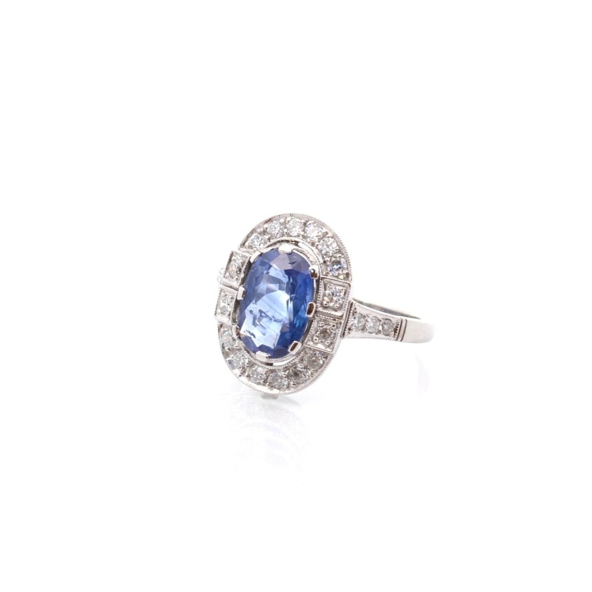 Bague en platine, saphir et diamants - Castafiore