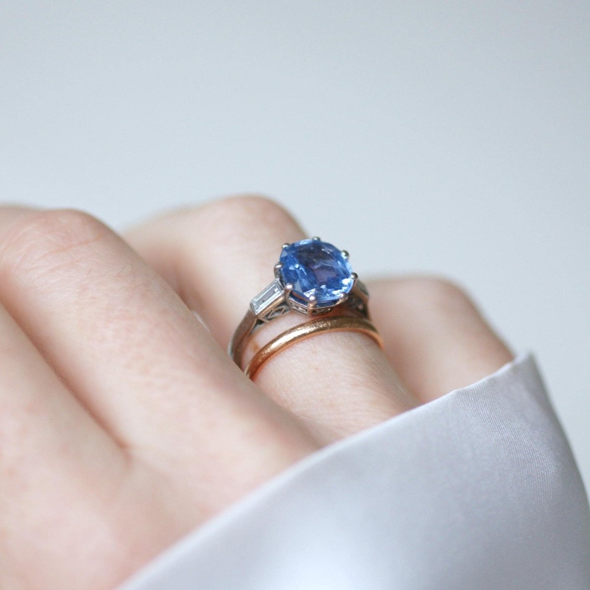 Bague en platine, saphir, et diamants - Castafiore