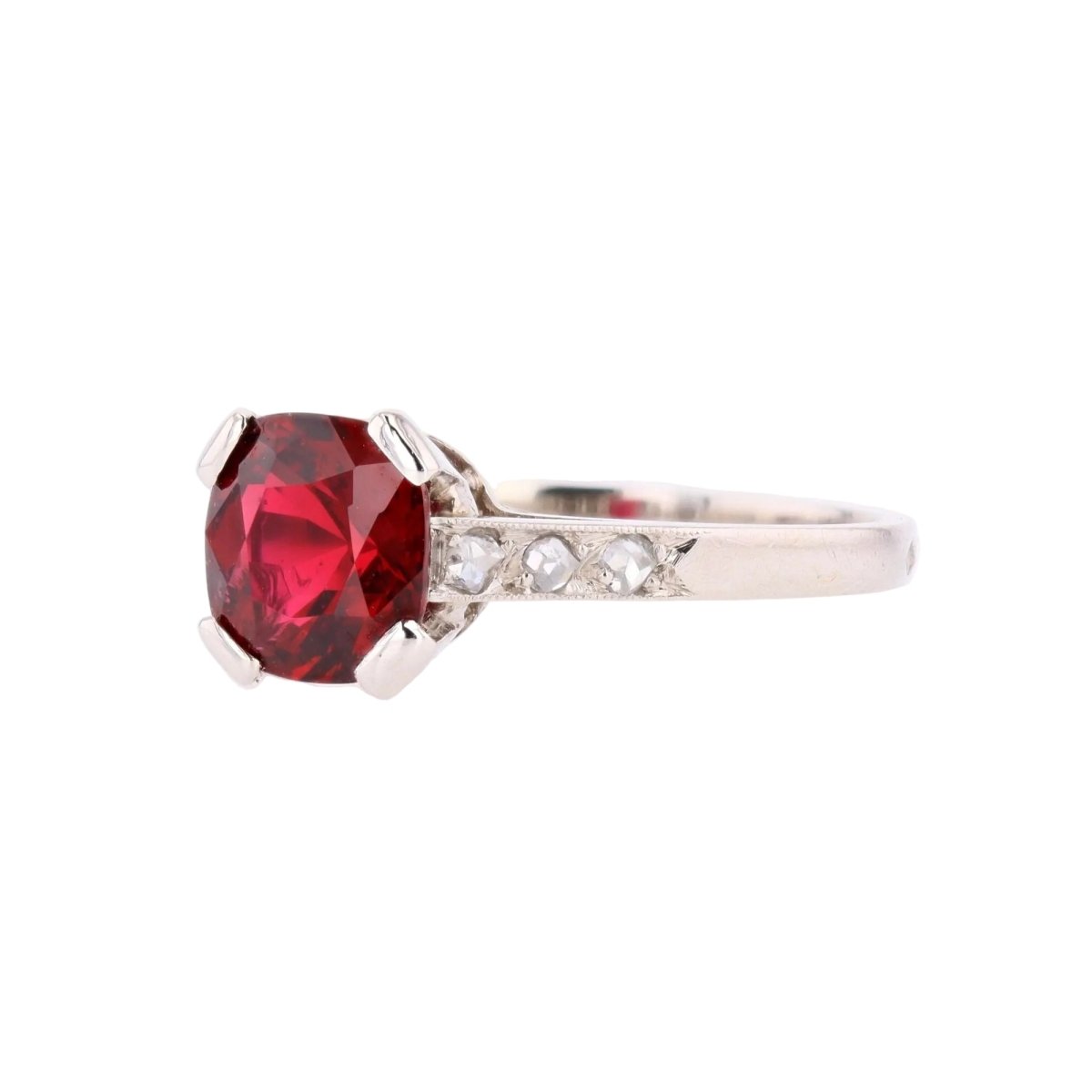 Bague en platine, spinelle et diamants - Castafiore