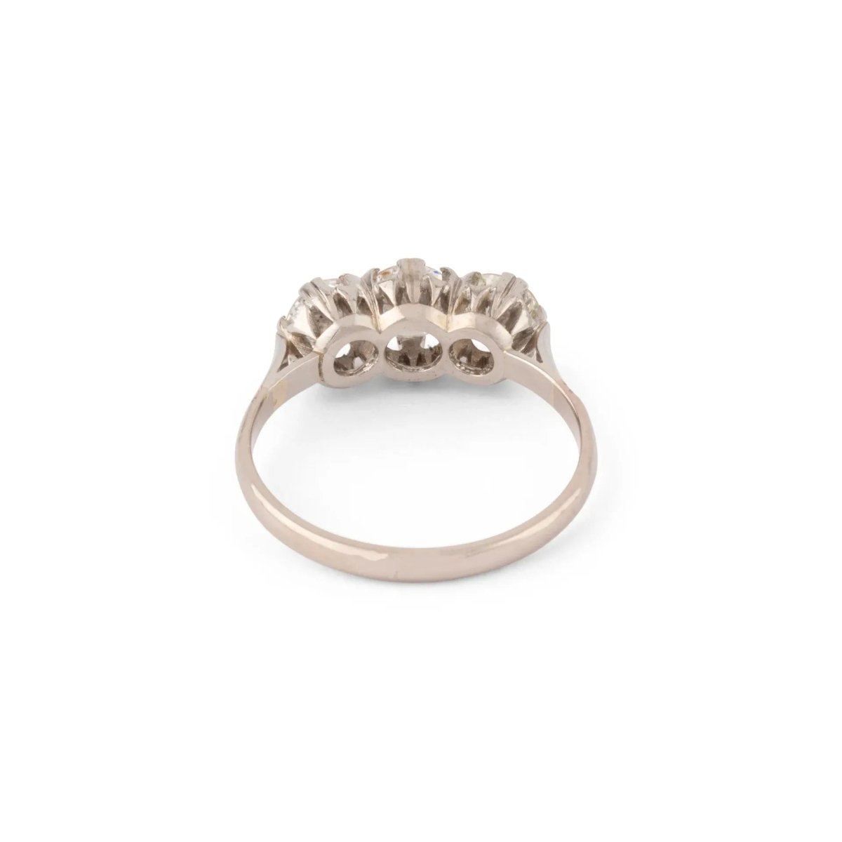 Bague en platine trilogie ornée de 3 diamants taille ancienne - Castafiore