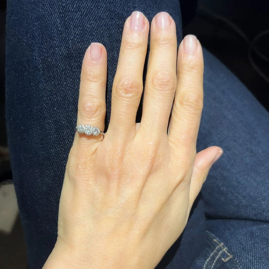 Bague en platine trilogie ornée de 3 diamants taille ancienne - Castafiore