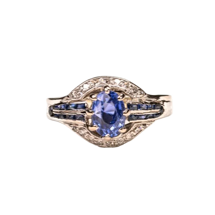 Bague Entourage Art Déco en or blanc et platine, saphir de Ceylan - Castafiore