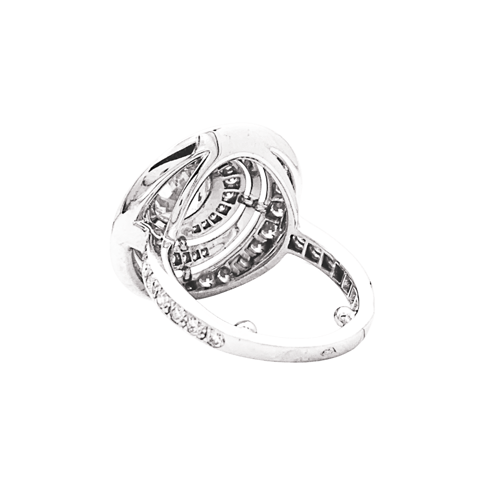 Bague Entourage BOUCHERON "Idylle" en or blanc et diamants - Castafiore