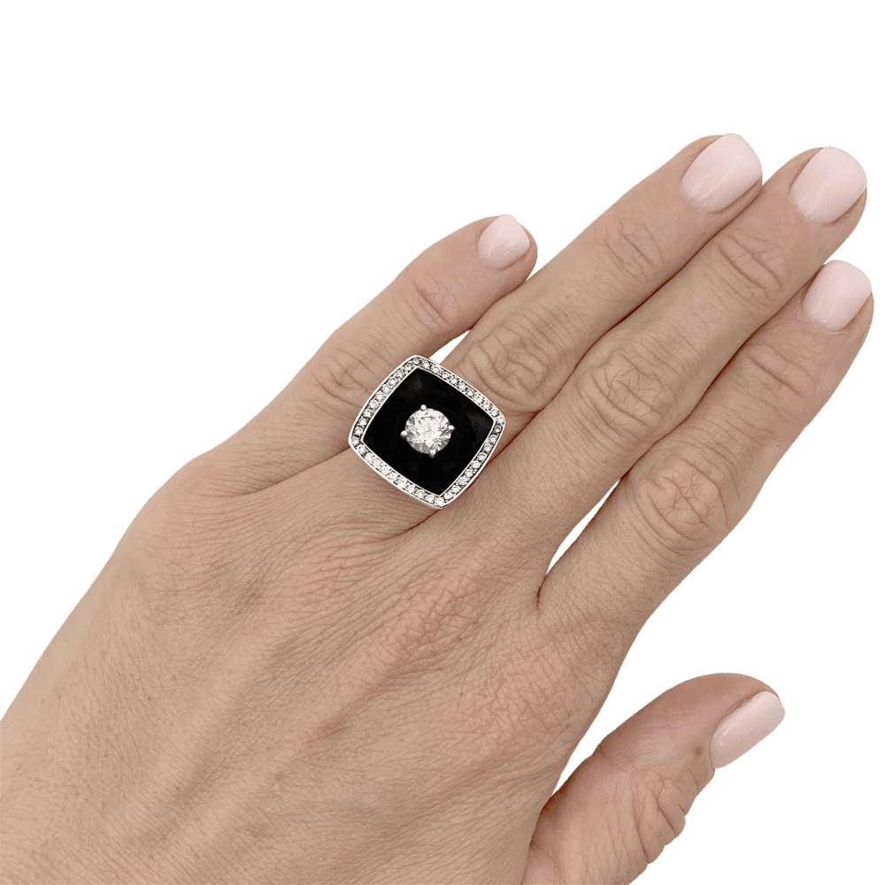 Ring Chanel, "Nuit Noire", white gold, enamel, diamond 1.01 carat.