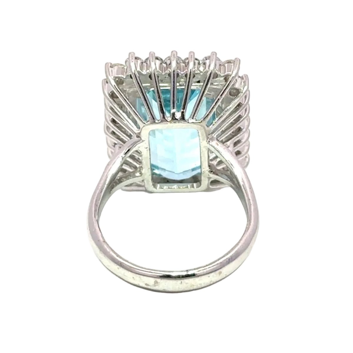 Bague Entourage en or blanc, aigue-marine et diamants - Castafiore