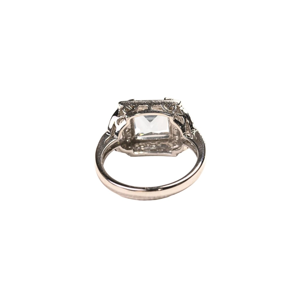 Bague Entourage en or blanc, aigue - marine et diamants - Castafiore