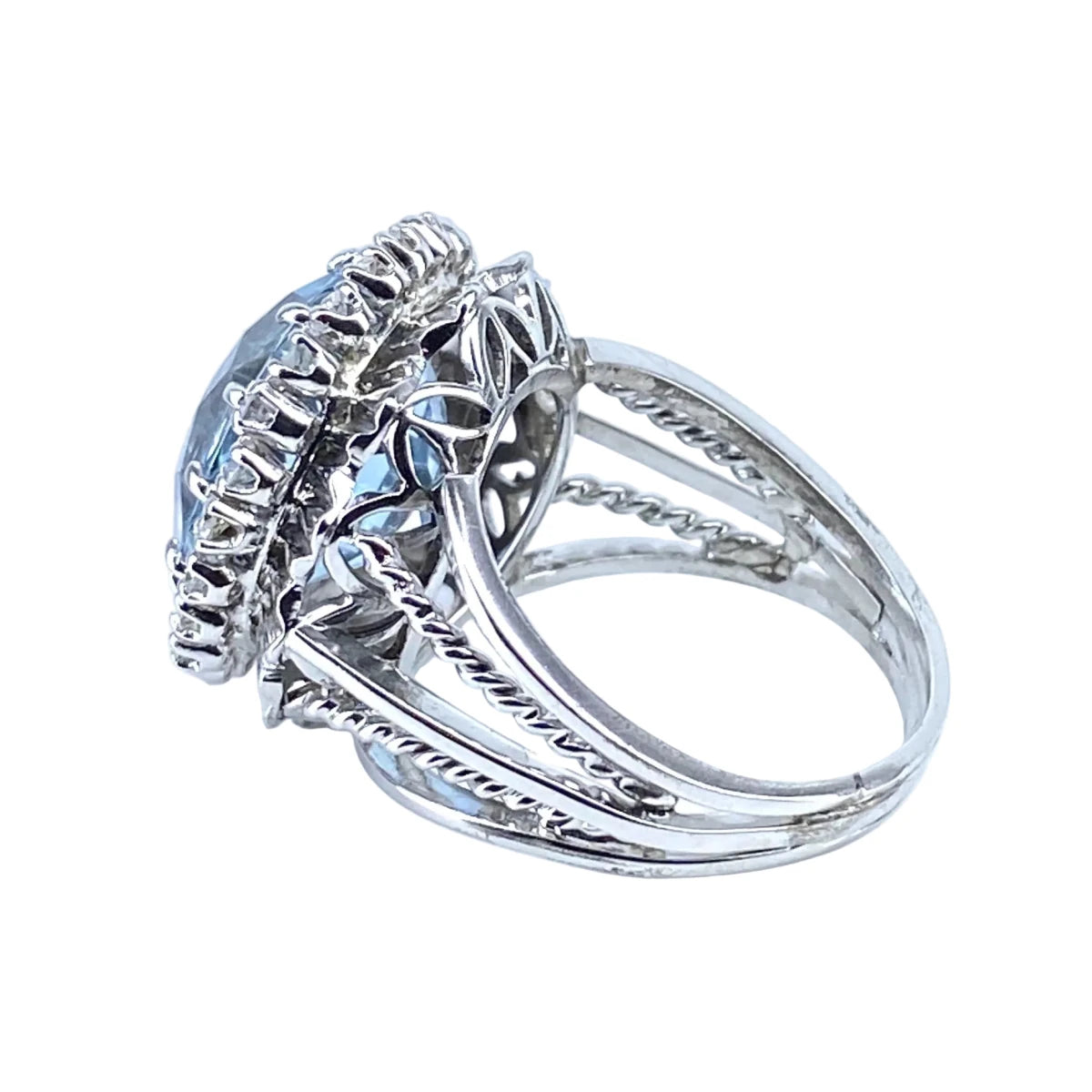 Bague Entourage en or blanc, aigue-marine et diamants - Castafiore