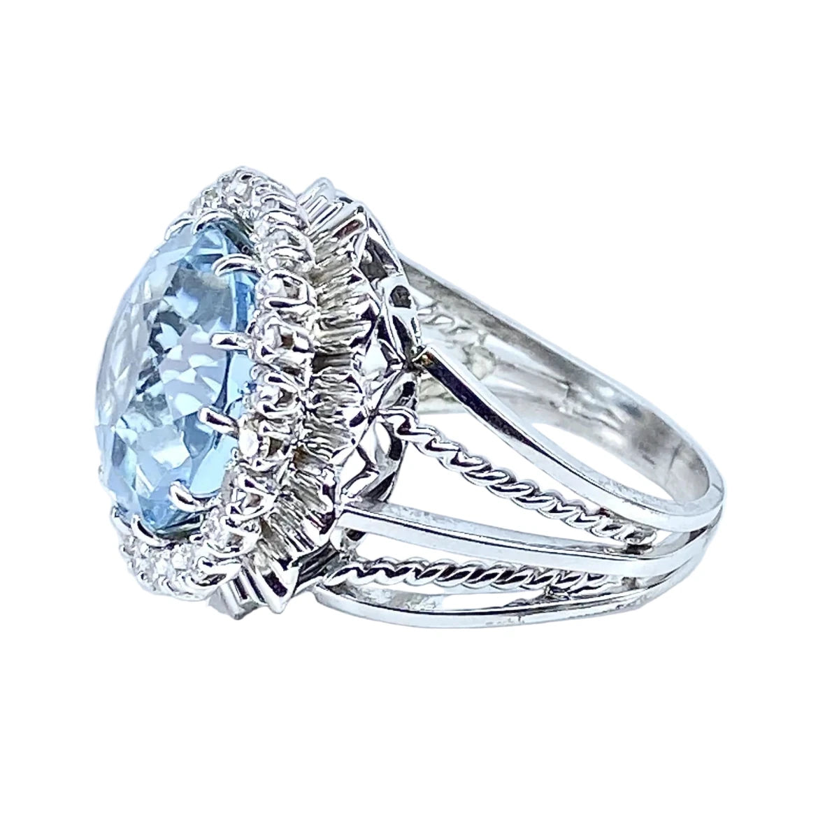 Bague Entourage en or blanc, aigue-marine et diamants - Castafiore