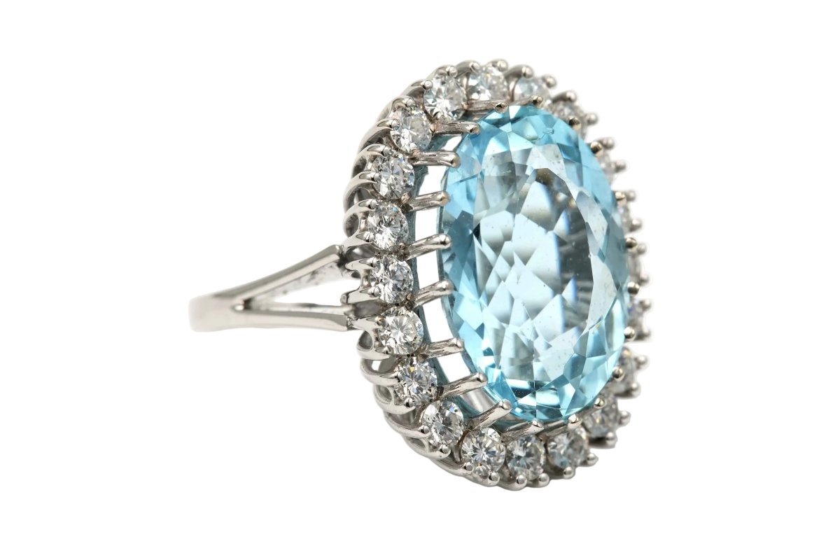 Bague Entourage en or blanc, aigue - marine et diamants - Castafiore