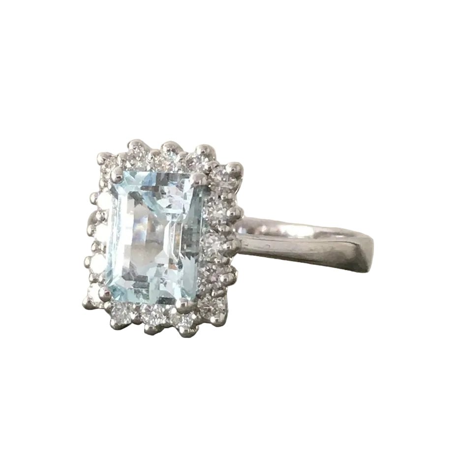 Bague Entourage en or blanc, aigue - marine et diamants - Castafiore