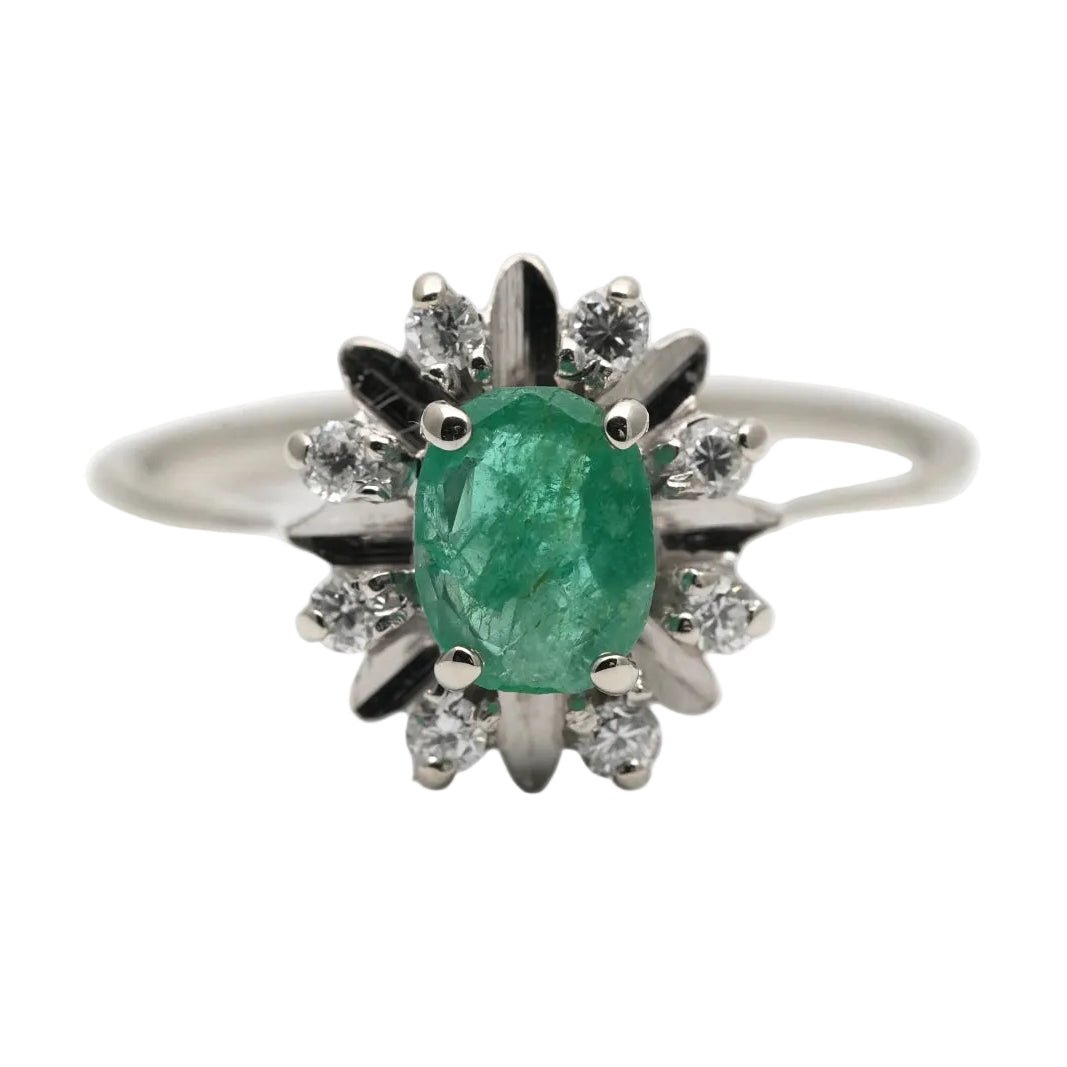 Bague Entourage en or blanc, émeraude et diamants - Castafiore