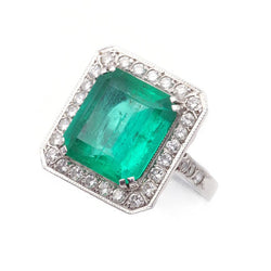Bague Entourage en or blanc, émeraude et diamants - Castafiore