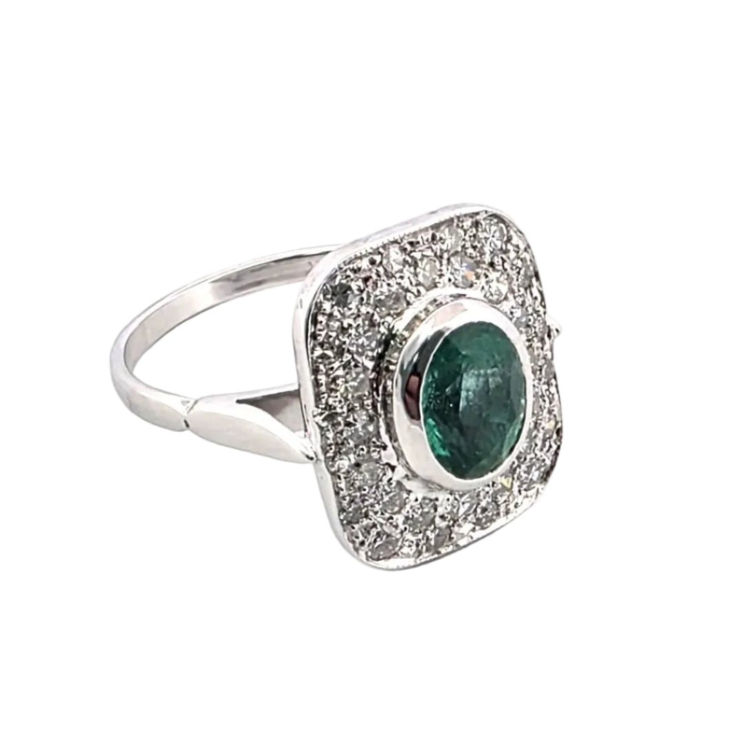 Bague Entourage en or blanc, émeraude et diamants - Castafiore