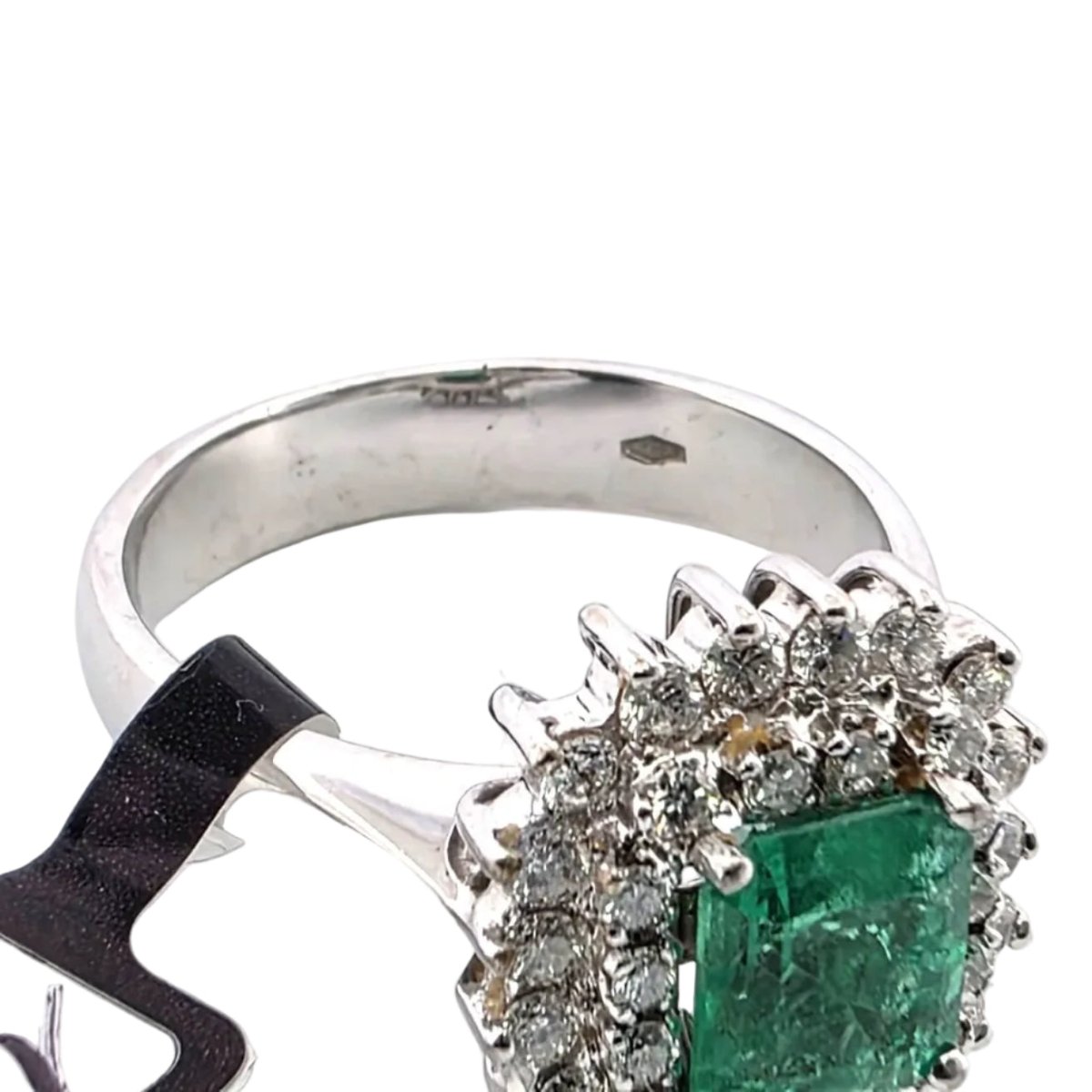 Bague Entourage en or blanc, émeraude et diamants - Castafiore