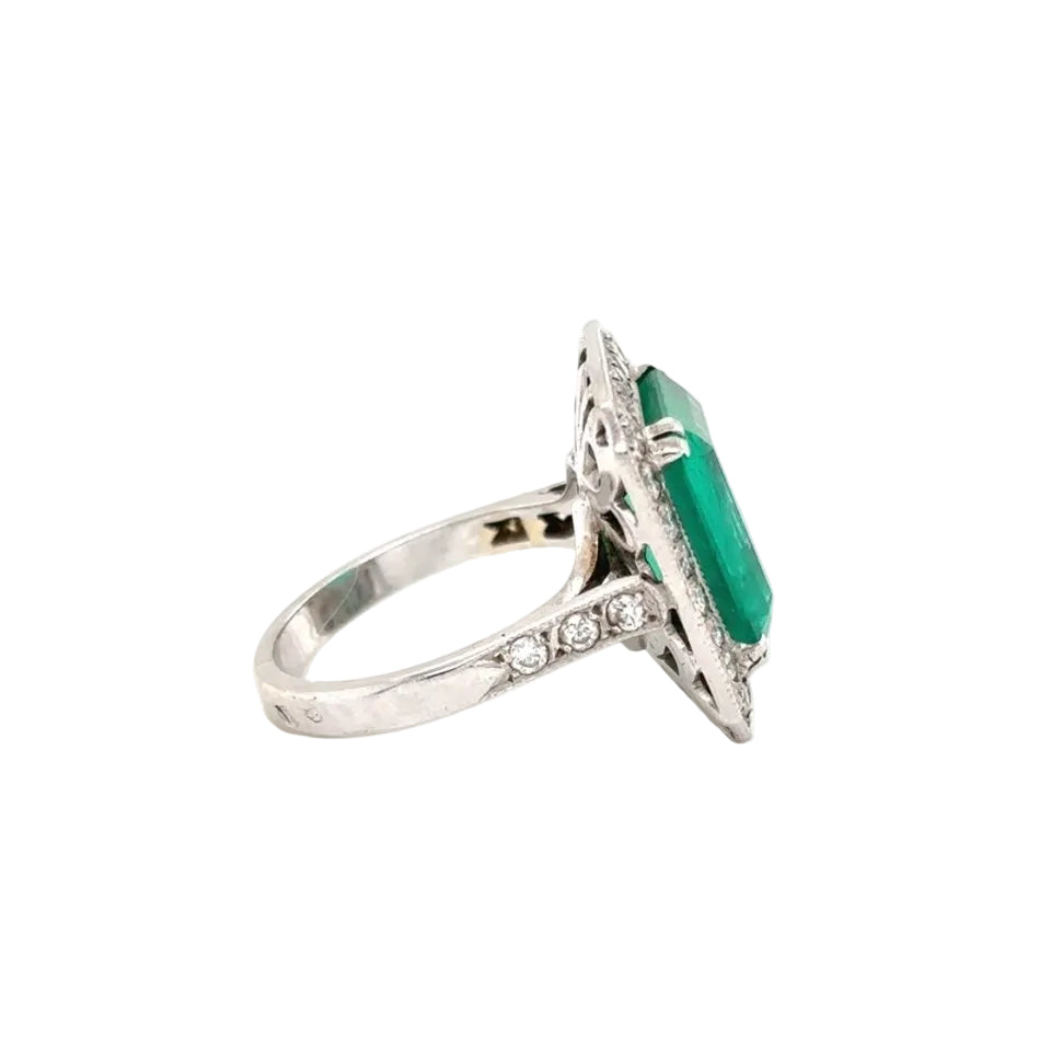 Bague Entourage en or blanc, émeraude et diamants - Castafiore