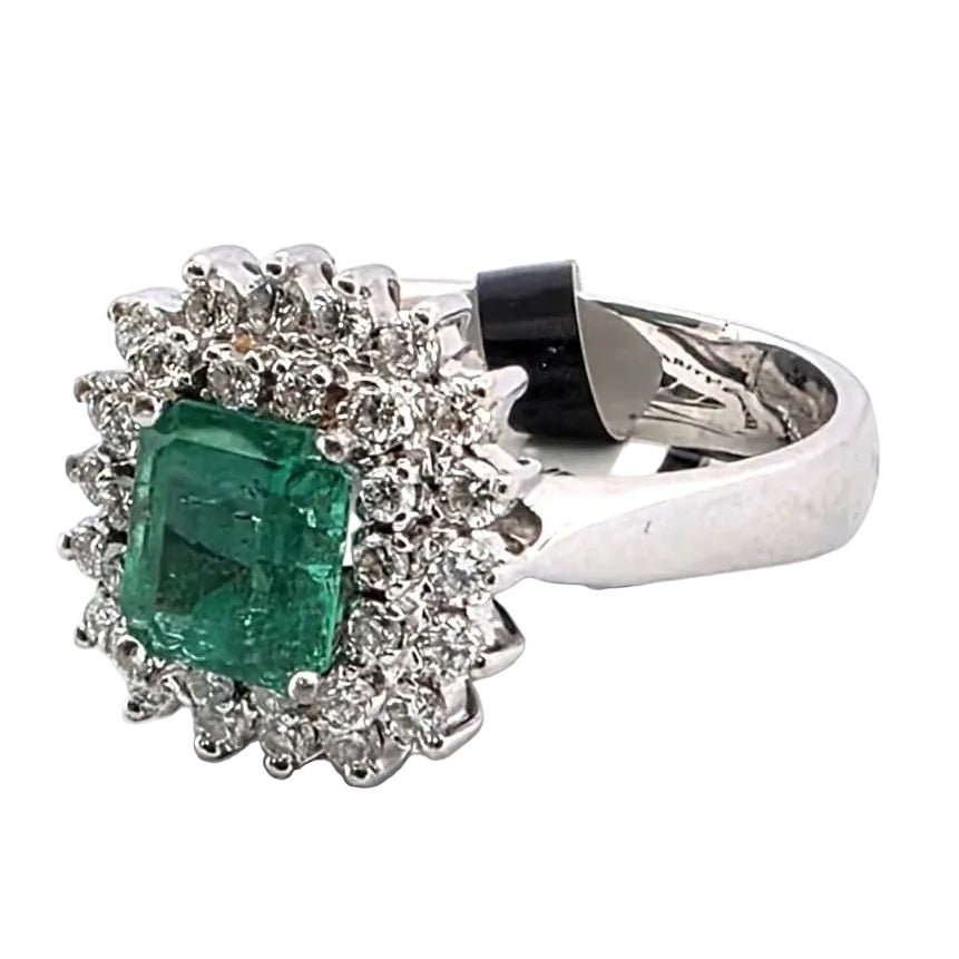 Bague Entourage en or blanc, émeraude et diamants - Castafiore