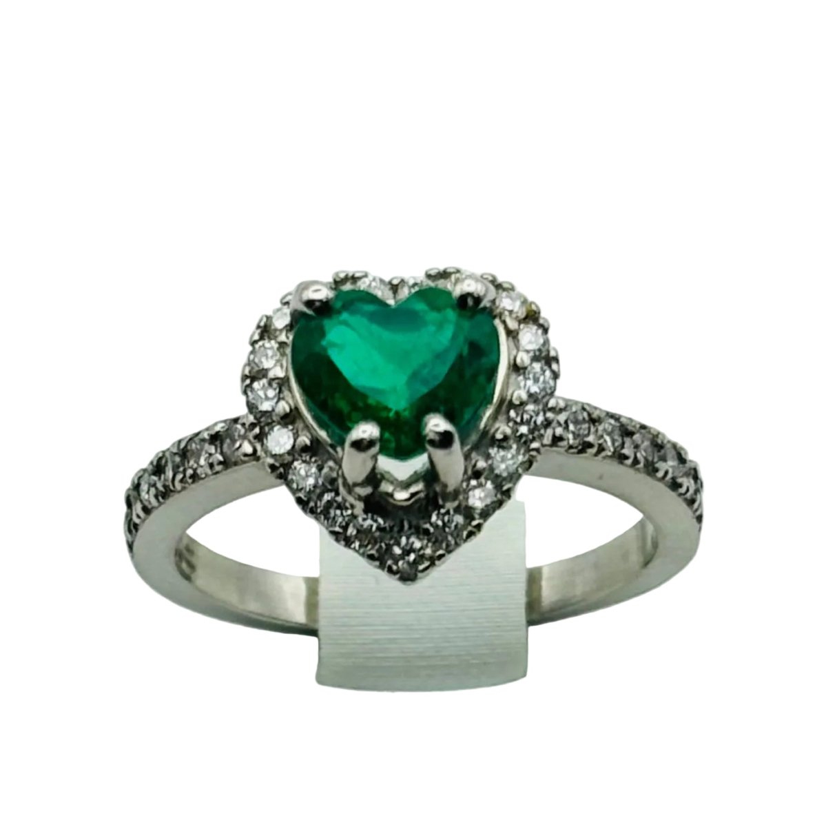 Bague Entourage en or blanc, émeraude et diamants - Castafiore