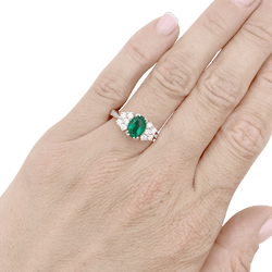 Bague Entourage en or blanc, émeraude et diamants - Castafiore