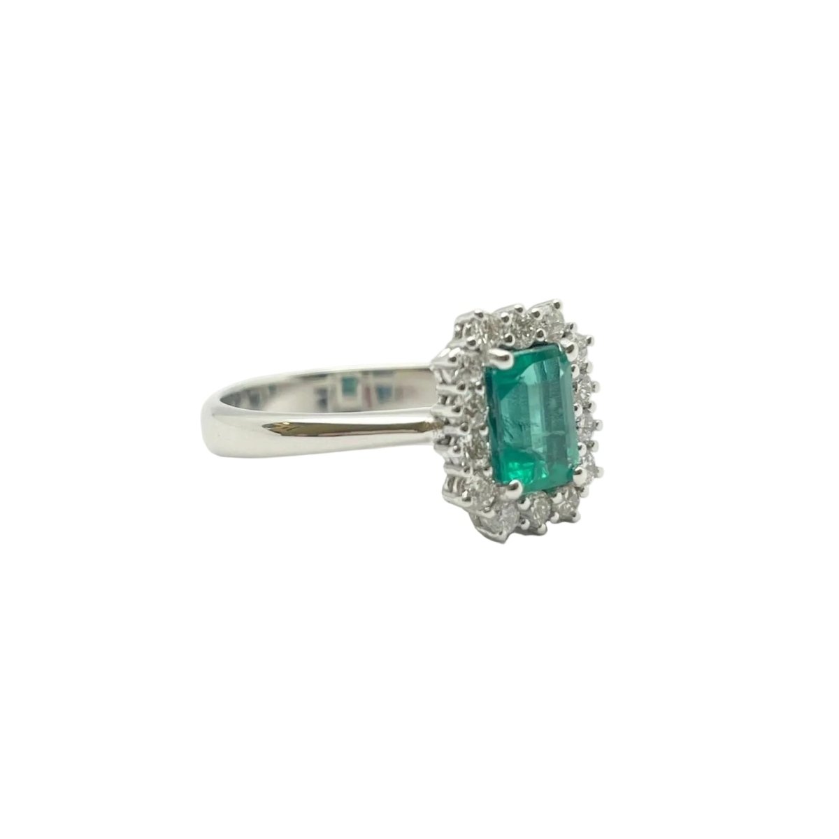 Bague Entourage en or blanc, émeraude et diamants - Castafiore