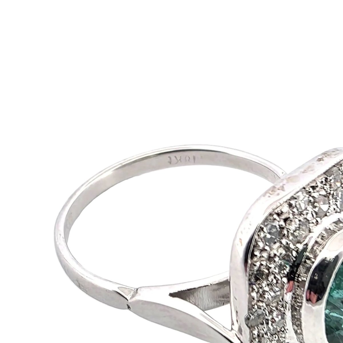 Bague Entourage en or blanc, émeraude et diamants - Castafiore