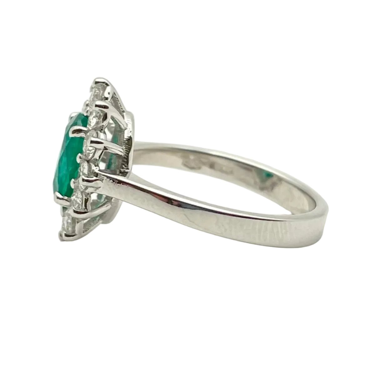 Bague Entourage en or blanc, émeraude et diamants - Castafiore