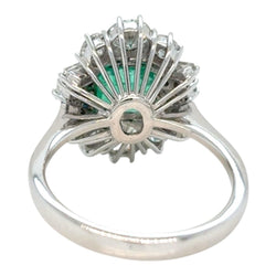 Bague Entourage en or blanc, émeraude et diamants - Castafiore