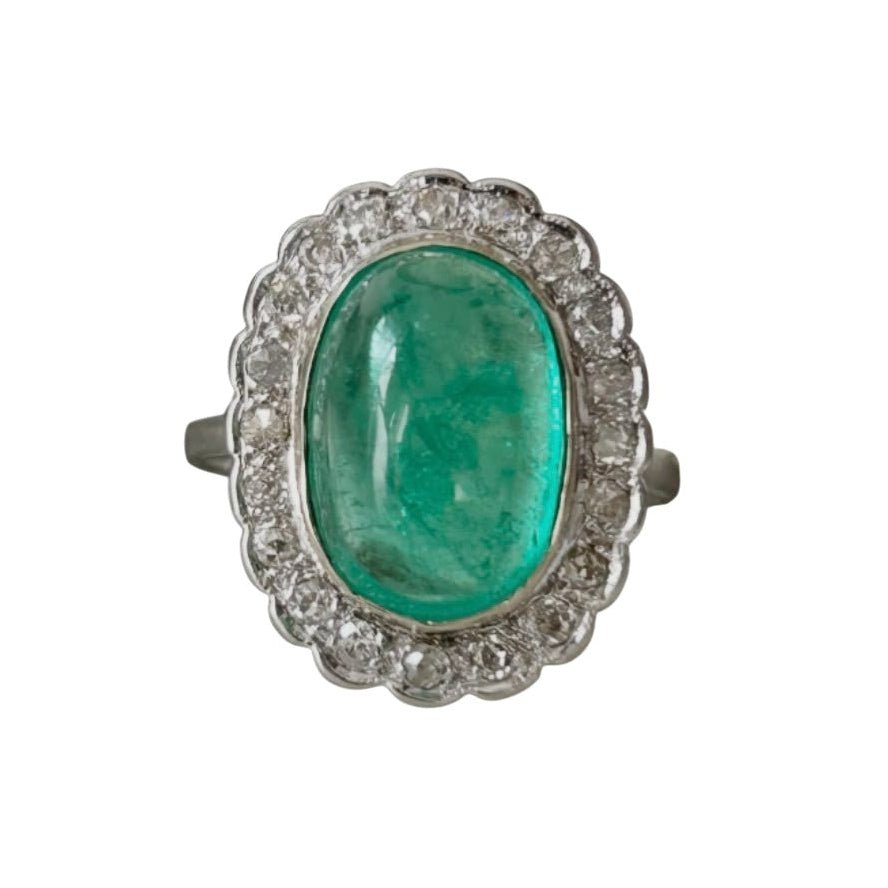 Bague Entourage en or blanc, émeraude et diamants - Castafiore