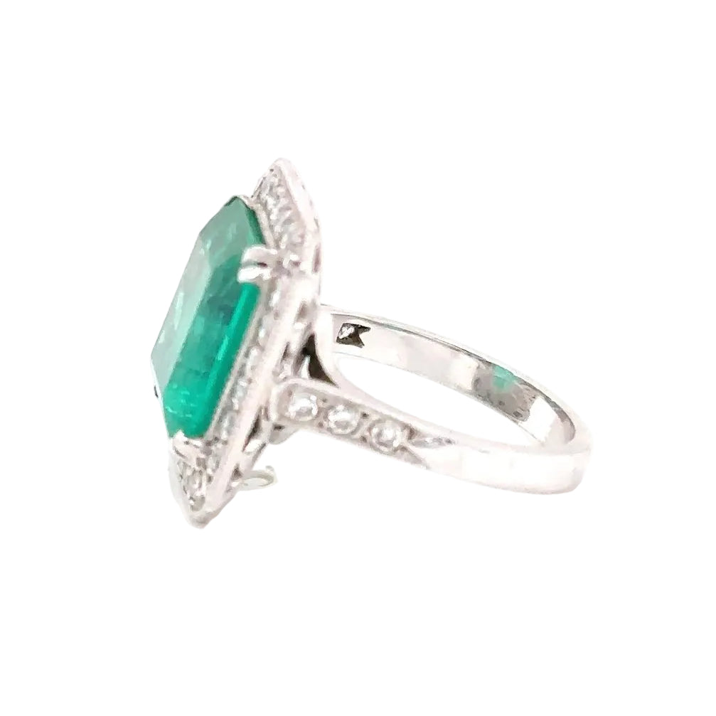 Bague Entourage en or blanc, émeraude et diamants - Castafiore