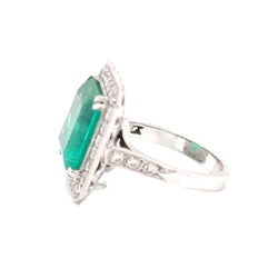 Bague Entourage en or blanc, émeraude et diamants - Castafiore