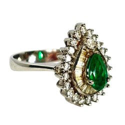 Bague Entourage en or blanc, émeraude, et diamants - Castafiore