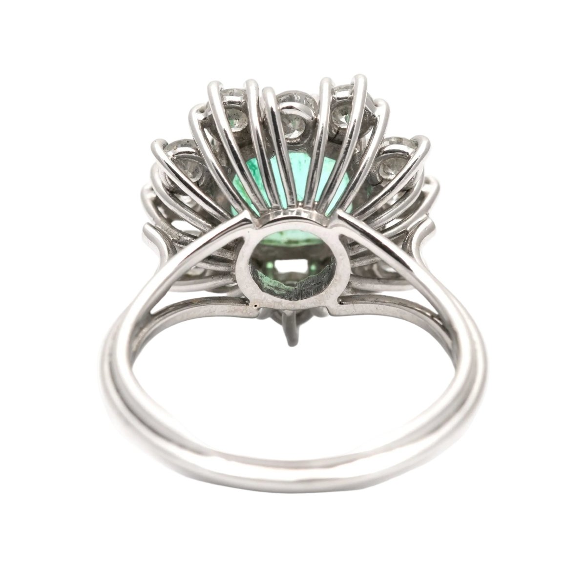 Bague Entourage en or blanc, émeraude et diamants - Castafiore